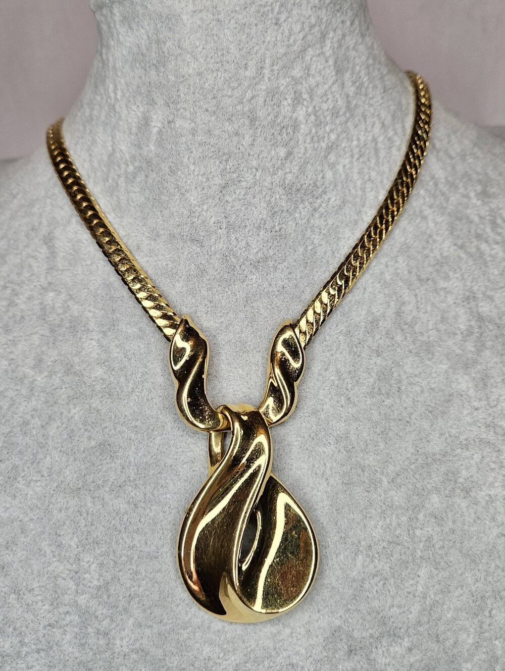 Vintage Napier 1986 Tailored Collection Abstract Swirl Herringbone Necklace